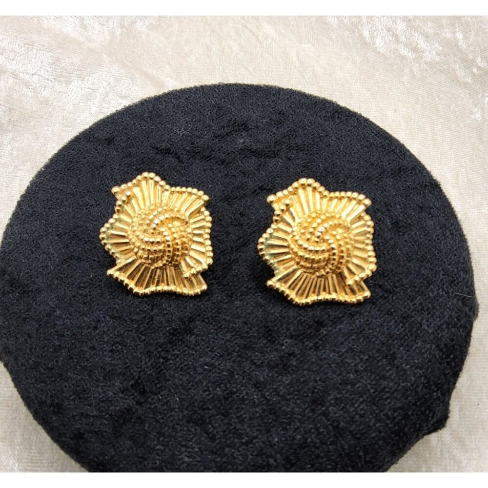 Vintage Gold Tone Egyptian Flower Bud Push Back Earrings
